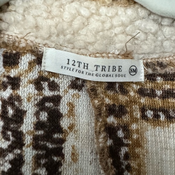 Women’s Shacket - Picture 2 of 3